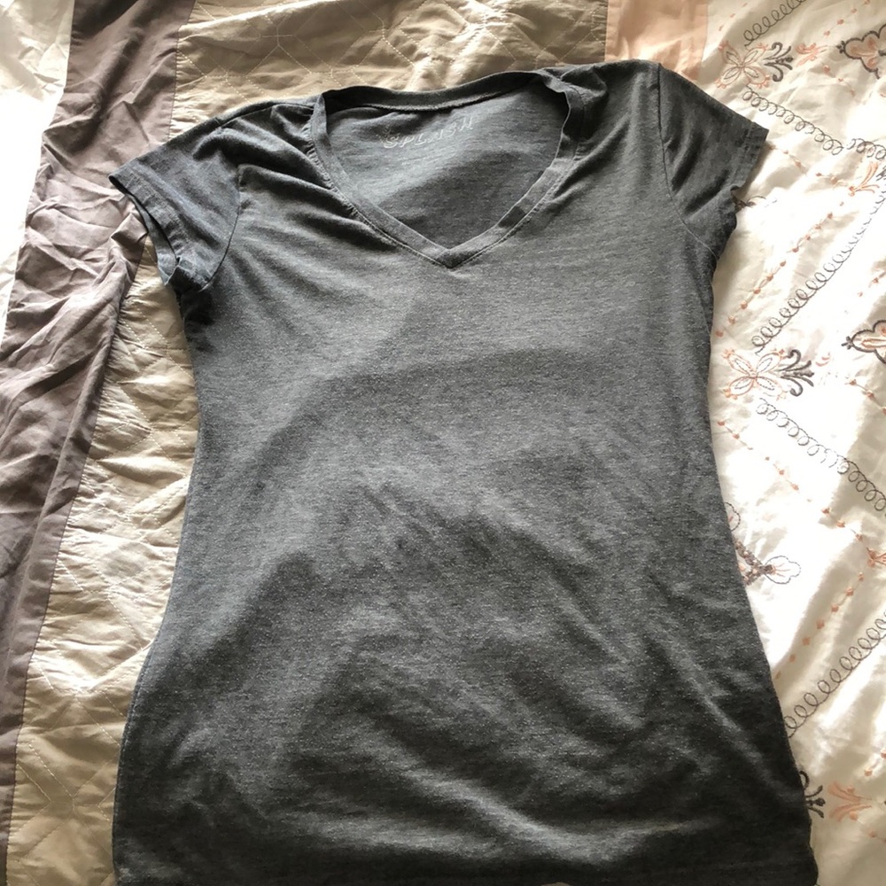Grey tee shirt